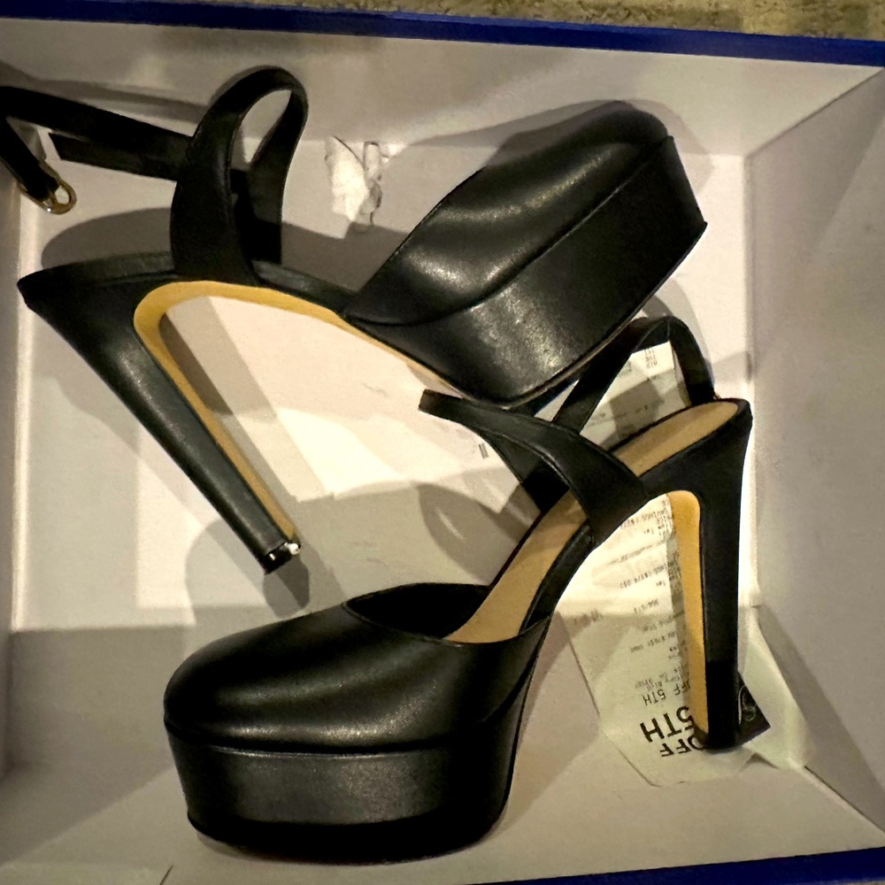 STUART WEITZMAN AVENUE 130 PLATFORM PUMPS